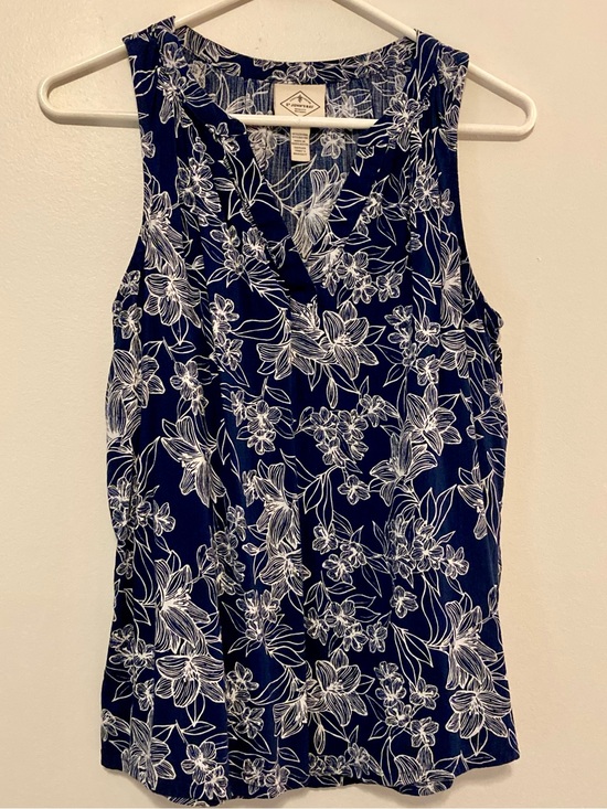 St. John's Bay Tops - St. John's Bay Small Navy and White Floral Sleeveless V-Neck Tank